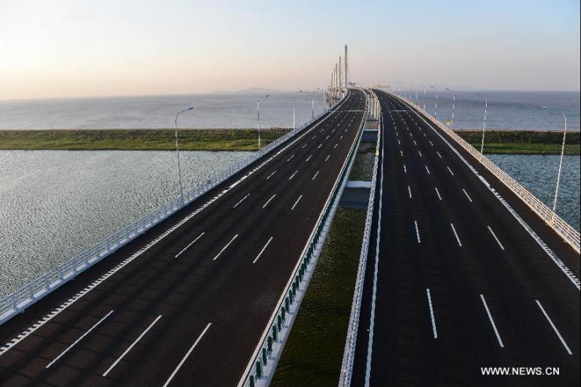 Chinezii au inaugurat un nou pod de peste 10 kilometri! Lucrările au durat doi ani şi jumătate
