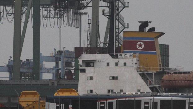 Cuba a CONFIRMAT că cele 240 de tone de ARMAMENT reţinute la bordul unei nave nord-coreene în Panama îi aparţin