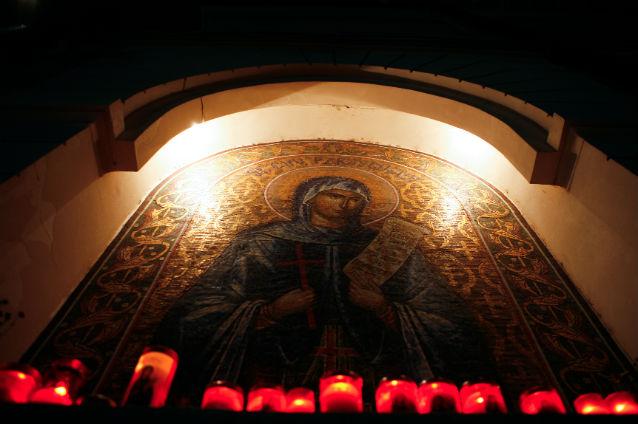 Mii de credincioşi bulgari s-au închinat veşmântului şi icoanei Sfintei Parascheva aduse de la Iaşi