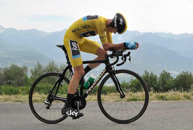 Turul Franţei. Posesor de tricou galben, caut rival în ciclism. Urgent!