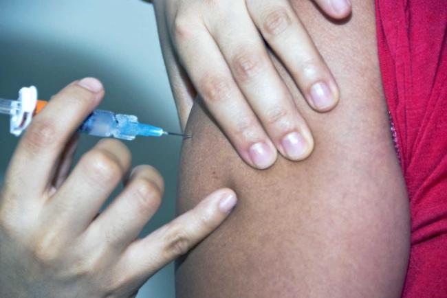 Vaccin contra melanomului! Arsurile solare şi razele ultraviolete artificiale, principala cauză a melanomului malign
