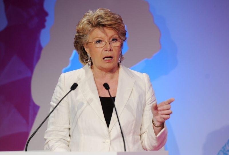 Viviane Reding: Troica ar trebui desfiinţată. Europa îşi poate rezolva problemele fără FMI