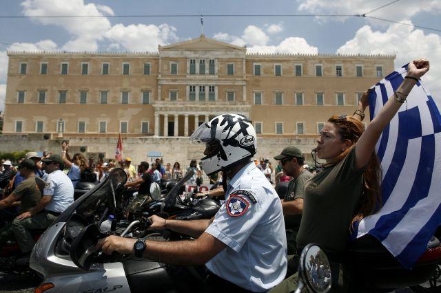 Parlamentul grec a aprobat planul de reformă a funcţiei publice şi fiscalităţii, pentru a debloca o nouă tranşă din împrumut