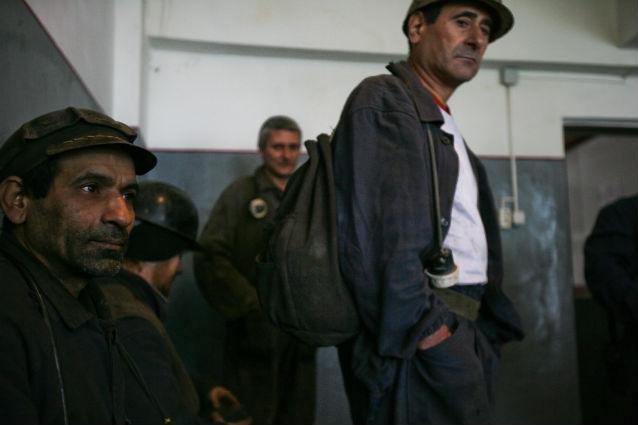 Minerii blocaţi în subteran au renunţat la protest după 36 de ore