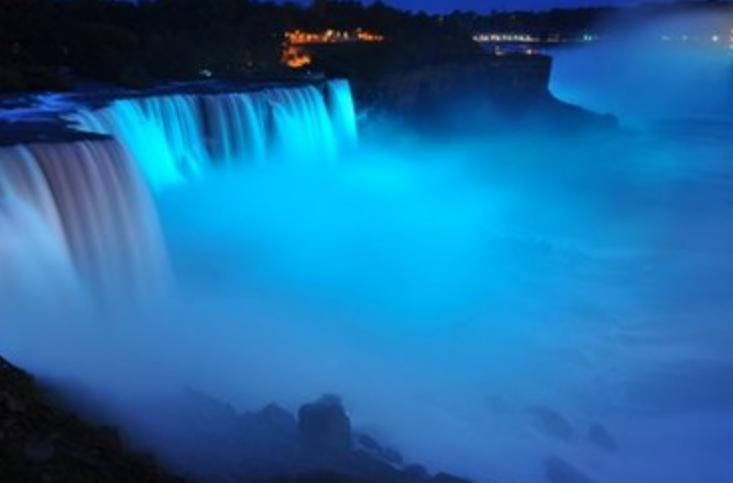 Imagini SPECTACULOASE: Cascada Niagara, iluminată în albastru cu ocaza naşterii bebeluşului regal (VIDEO)