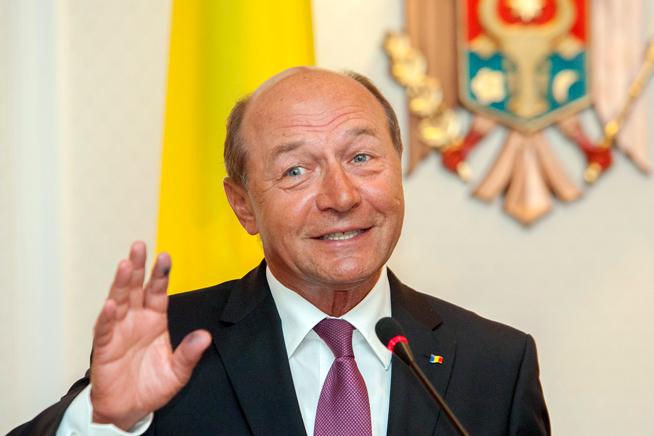 Înţelegeri secrete semnate de Băsescu la Chişinău?