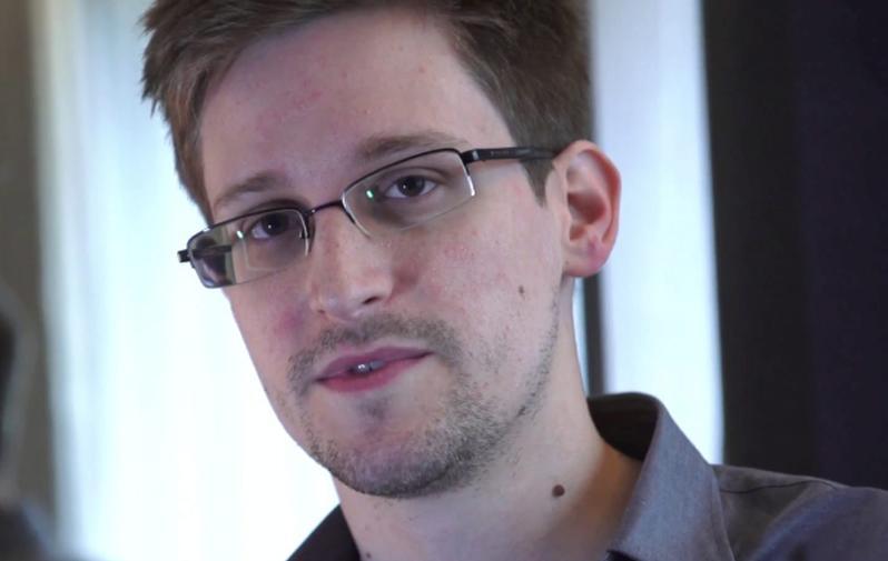 &quot;Americanul se pregăteşte să plece&quot;. Snowden a primit documentele care îi permit să părăsească aeroportul din Moscova