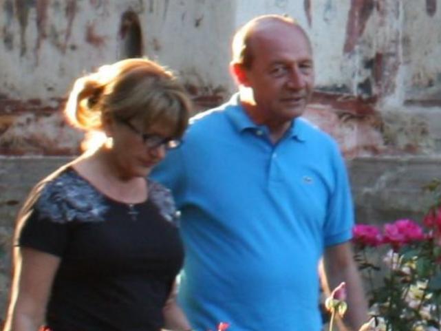 Preşedintele Băsescu, în vacanţă la Neptun. Şeful statului a ajuns la vila de protocol cu elicopterul