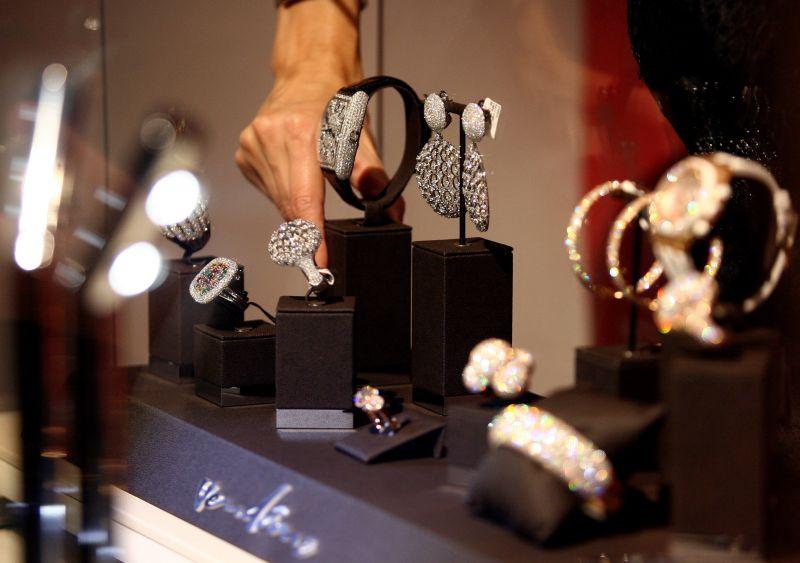 Jaf armat la Cannes: Bijuterii în valoare de 40 de MILIOANE de EURO, furate din hotelul Carlton