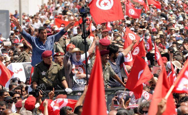 Proteste de amploare în Tunisia: Mii de oamenii cer dizolvarea Parlamentului condus de islamişti 