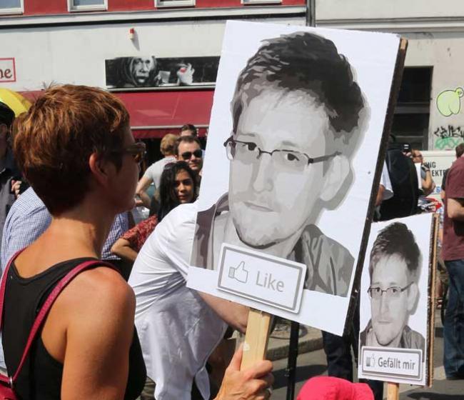 Fondatorul “Facebook-ului rusesc” îi propune un job lui Snowden