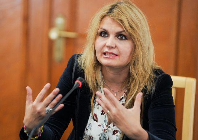 Iulia Motoc renunţă la funcţia de judecător CCR numai dacă va fi aleasă la CEDO