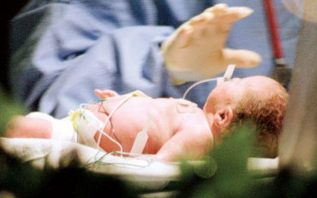 Medicii au ÎNCREMENIT: Ce s-a întâmplat cu un bebeluş, după ce a fost deconectat de la aparatele care-l ţineau în viaţă