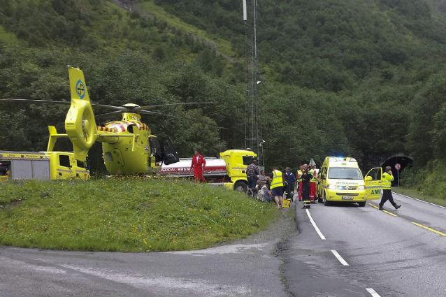 55 de oameni intoxicaţi cu fum, după ce un TIR a lua foc într-un tunel din Norvegia