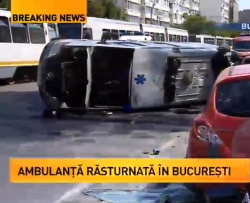 O ambulanţă s-a răsturnat în Bucureşti. În maşină se afla un bolnav cu hemofilie