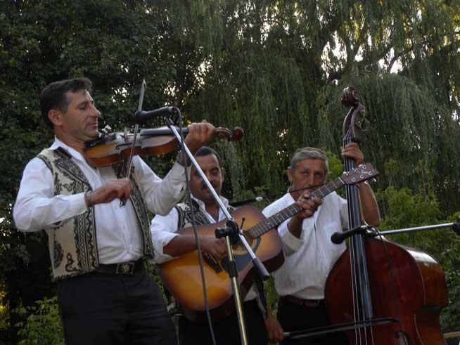 Muzică din lada de zestre, la Festivalul Tarafuri şi fanfare