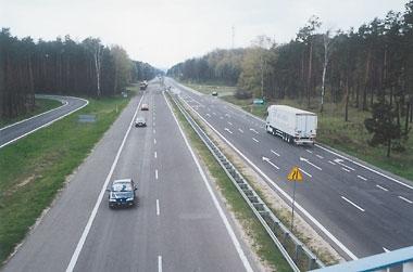Circulaţia va fi restricţionată pe autostrăzi şi drumuri naţionale europene. Vezi pentru ce vehicule şi când