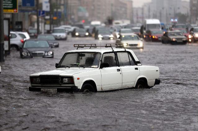 Inundaţii în Rusia: 100.000 de persoane ar putea fi evacuate