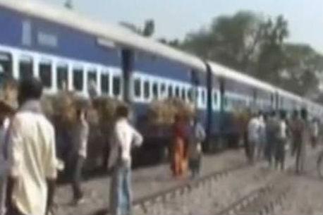 Cel puţin 35 de pelerini, călcaţi de tren şi ucişi în nordul Indiei. Trenul a fost vandalizat, după incident