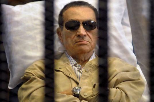 Mubarak, din nou în boxa acuzaţilor