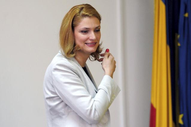 Preşedintele Băsescu a semnat numirea Ramonei Mănescu ca ministru al Transporturilor