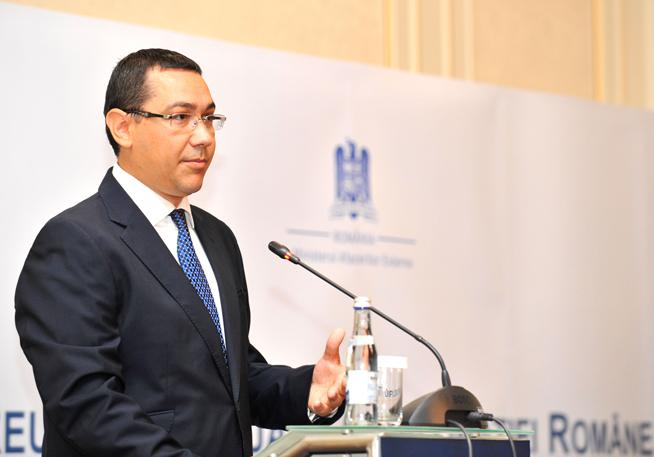 Ponta vrea ambasadori români activi şi în relaţia cu presa 