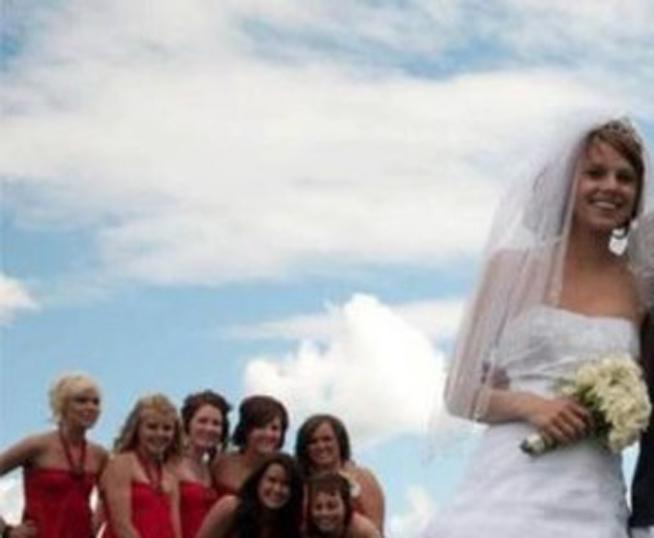 Fotografia de nuntă care a ajuns virală. Cum se continuă imaginea: &quot;Mirele e genial&quot;