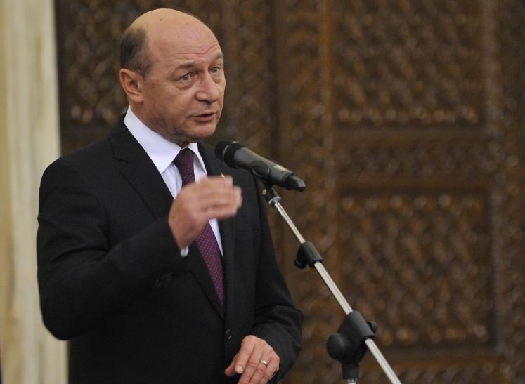 Băsescu: Nu exclud să convoc referendum pentru Roşia Montană. Îl organizez odată cu europarlamentarele
