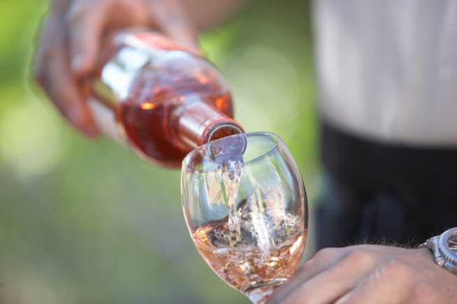 Vinul diminuează riscul instalării depresiei