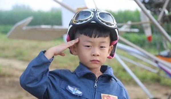 Un băieţel de 5 ani - cel mai tânăr pilot din lume