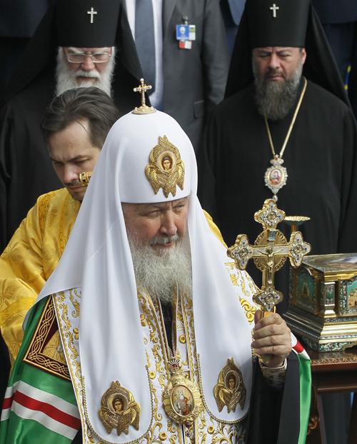 Patriarhul Rusiei, Kirill, întâmpinat la Chişinău cu flori şi proteste