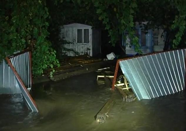 DEZASTRU la Galaţi, în urma ploilor torenţiale: Nouă morţi, case inundate, 17 localităţi fără curent electric (VIDEO)
