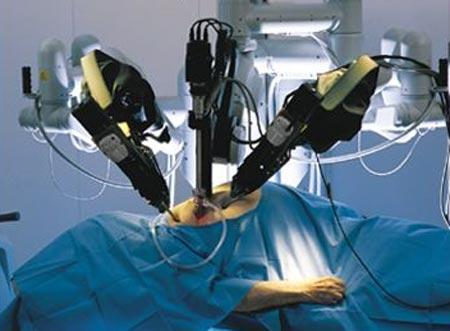 Roboţii chirurgicali Da Vinci, responsabili pentru 71 de decese în 12 ani, susţin cercetătorii americani