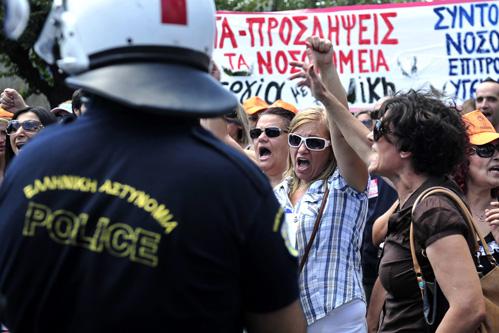 Bugetarii greci intră iar în grevă. Atenţionare de călătorie pentru români