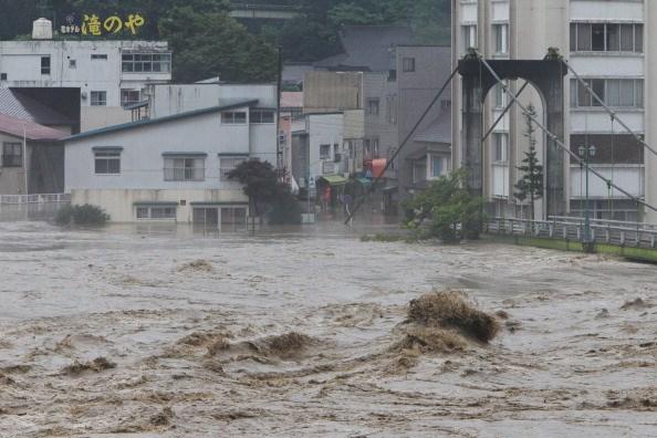 Precipitaţii &quot;nemaiexperimentate vreodată&quot; în Japonia: Taifunul Man-yi ameninţă centrala nucleară de la Fukushima! (VIDEO)