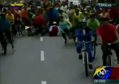 Preşedintele Venezuelei a căzut de pe bicicletă în timpul unei curse aniversare (VIDEO)