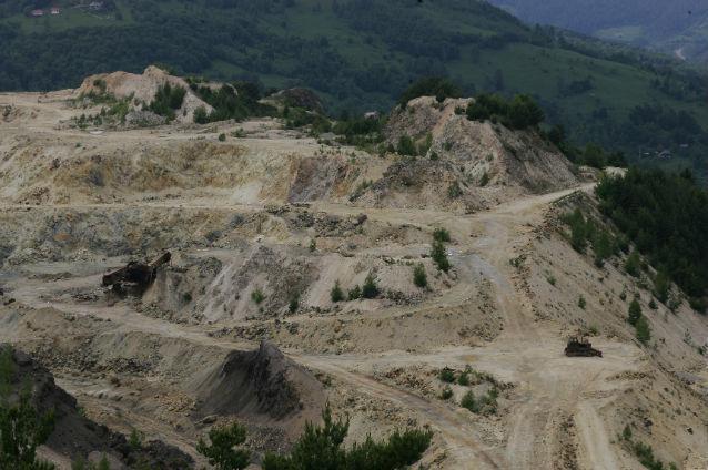 Cum a renunţat statul român la dreptul de exploatare a aurului în Roşia Montană