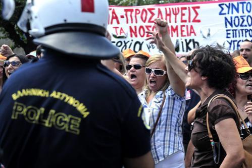 Grecia: Greve şi proteste în lanţ