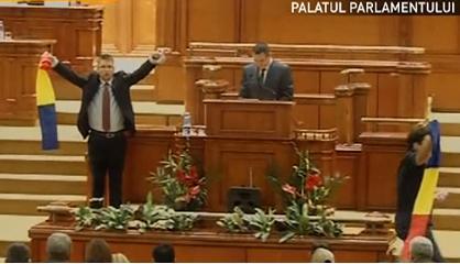 Ponta: &quot;Cernea l-a băgat în Parlament pe legionarul de Neamţu. Dacă n-a putut să intre prin vot, a intra şi el aşa&quot; (VIDEO)