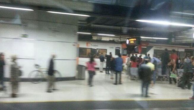 Accident feroviar în Barcelona: Cel puțin 22 de răniți după o ciocnire între două trenuri regionale 