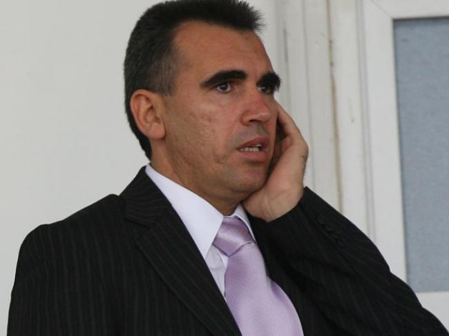 Omul de afaceri Cornel Penescu, condamnat pentru corupţie, s-a prezentat la Poliţia Argeş  