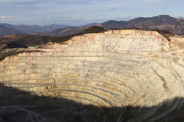Şeful ANRM: Produsul final de la Roşia Montană va conţine 17% aur şi 83% argint 