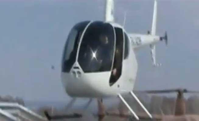 Incredibil! Vezi ce poate face cu elicopterul său un pilot rus! (VIDEO)