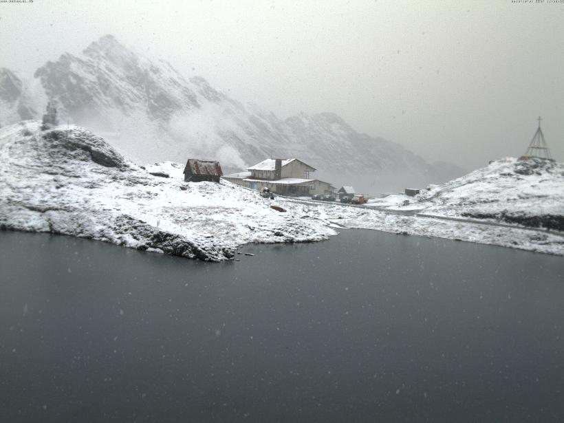 Ninge la munte. Vezi imagini LIVE de la Bâlea Lac, Harghita, Azuga, Cheile Grădiştei şi de pe Transfăgărăşan