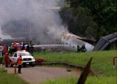 Avion prăbuşit pe aeroportul din Lagos, imediat după decolare: Cel puţin opt oameni au murit