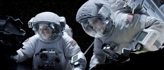 Sandra Bullock şi George Clooney,  în “Gravity 3D: Misiune în spaţiu”
