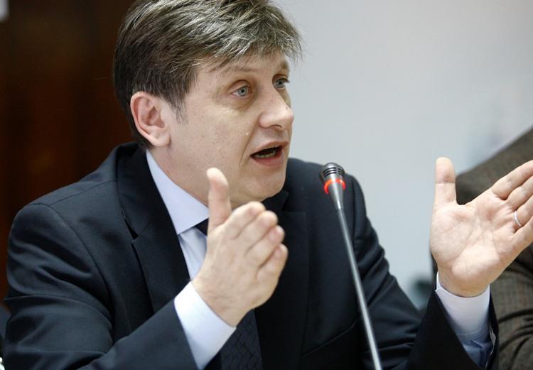 Antonescu: Propun ca senatorii liberali să se abţină la vot în cazul urmăririi penale a lui Varujan Vosganian