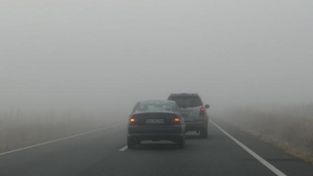 COD GALBEN de ceaţă densă în Capitală şi 8 judeţe. Vizibilitatea este redusă sub 200 de metri
