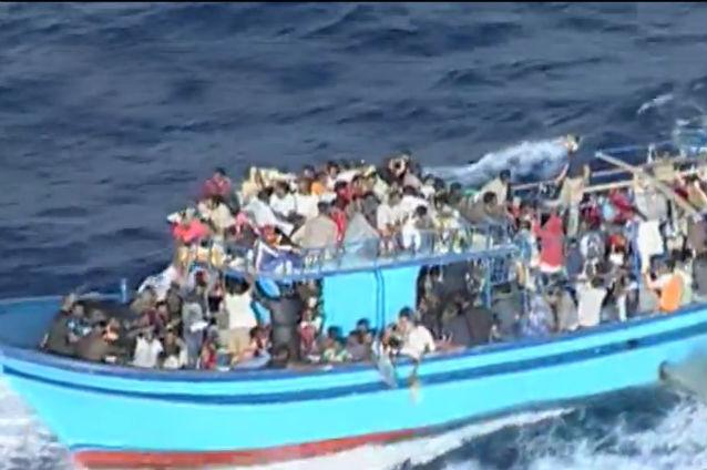 CE vrea monitorizarea întregii Mări Mediterane pentru interceptarea şi salvarea navelor care aduc imigranţi