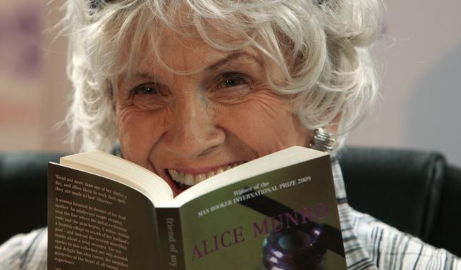 Alice Munro ia Nobelul pentru literatură 